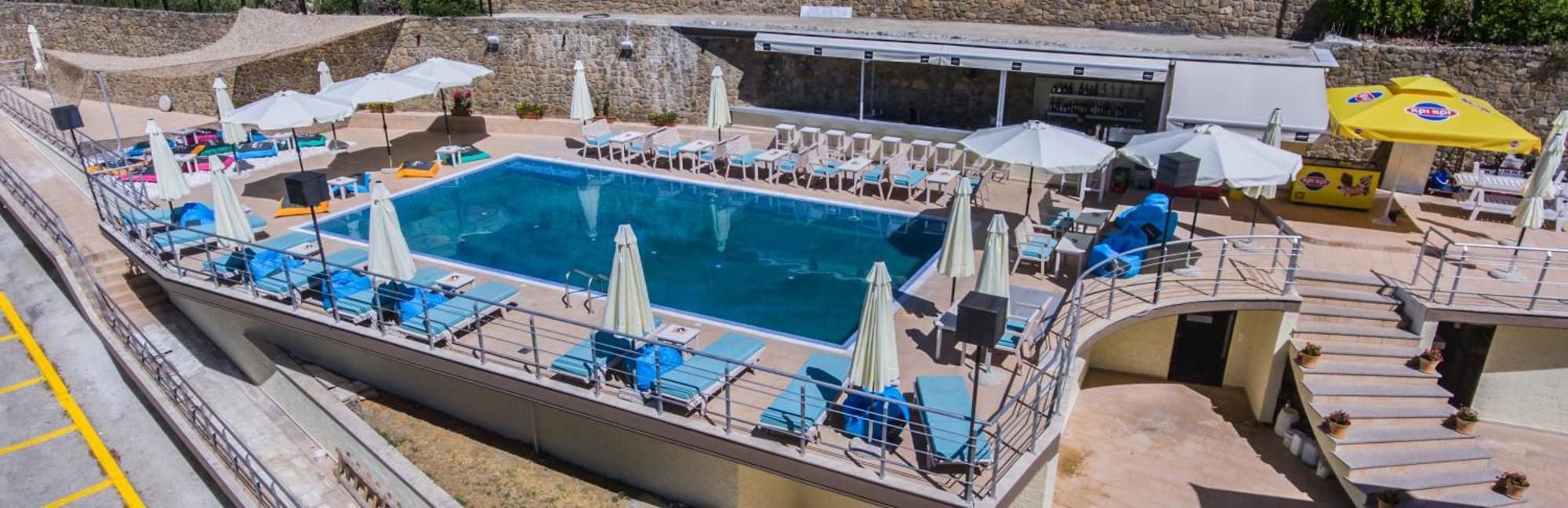 Nymfes Hotel Káto Loutrákion エクステリア 写真