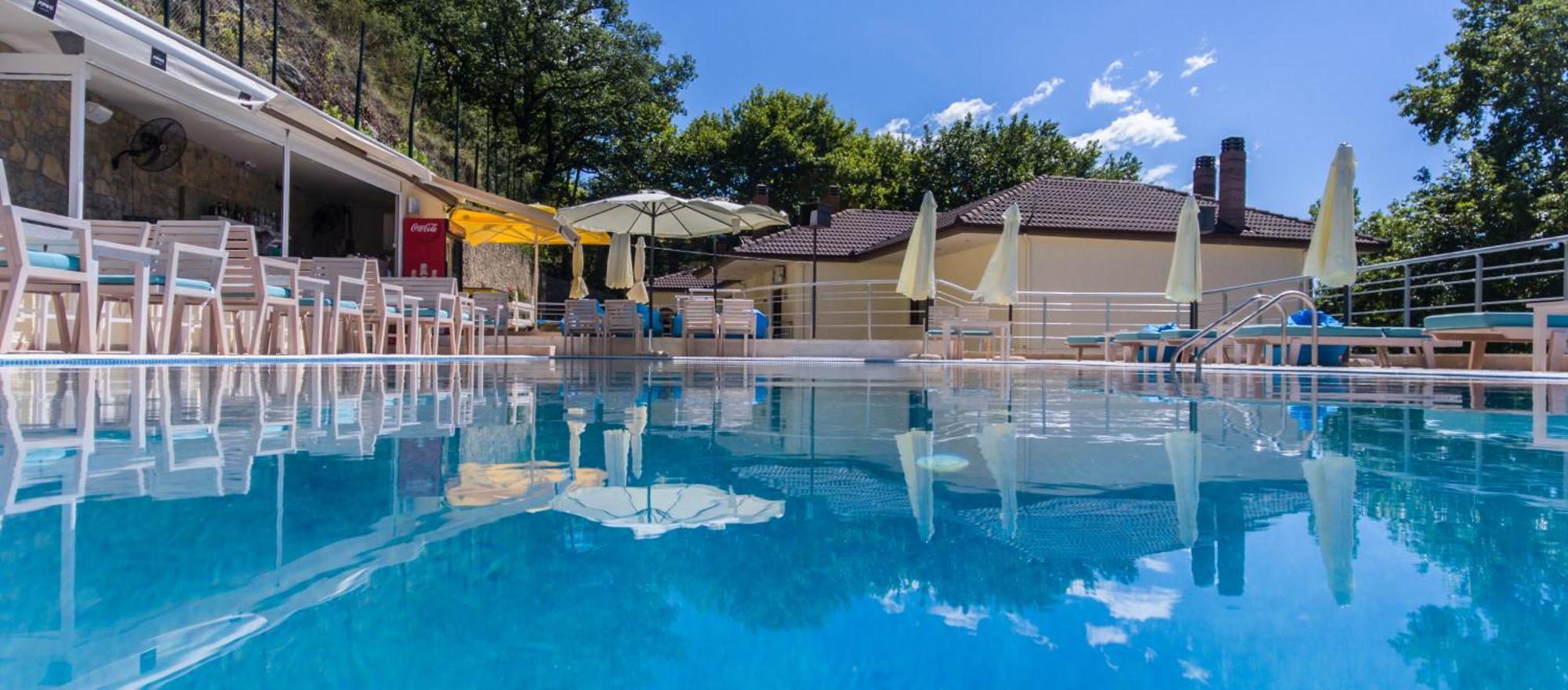 Nymfes Hotel Káto Loutrákion エクステリア 写真
