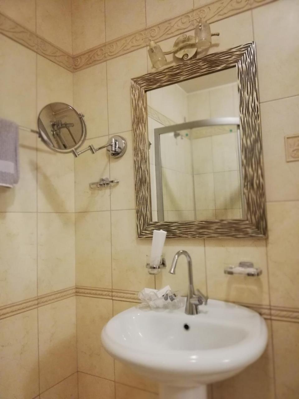 Nymfes Hotel Káto Loutrákion エクステリア 写真